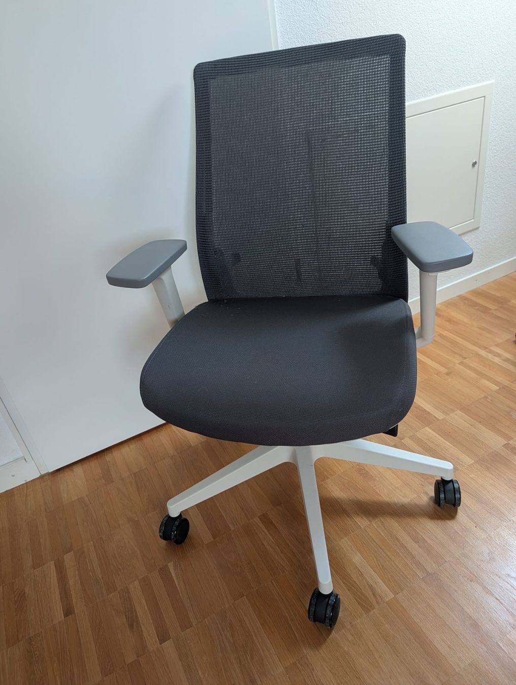Chaises: Ergonomischer Bürostuhl – D'occasion à Lupfig par Robob2