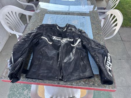 Veste moto cuir Furygan avec protections D3O – à réparer