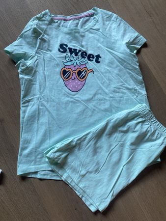 Kurzes Pyjama Gr. 128 mintgrün
