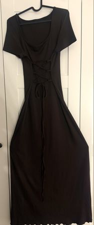 Braunes Sommerkleid mit geschnürtem Rücken