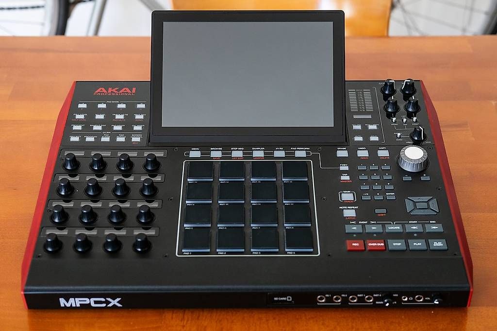 Akai Strumenti musicali: Akai Professional MPC X – Usato da Zürich venduto da raphael302