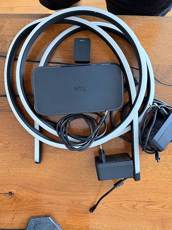 Philips Guirlandes lumineuses: Philips Hue HDMI Sync Box 8K +  Gradient Lightstrip 65 – D'occasion à Pfäffikon ZH par jon_r7c8