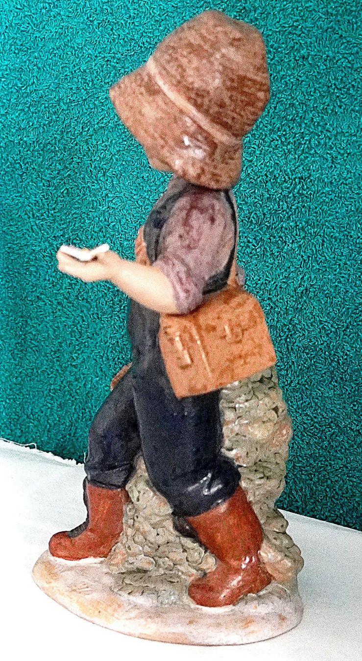 Statuette: Nadal Steingut Mädchen mit Schmetterling – Usato da Baar venduto da 2cvbaar 1