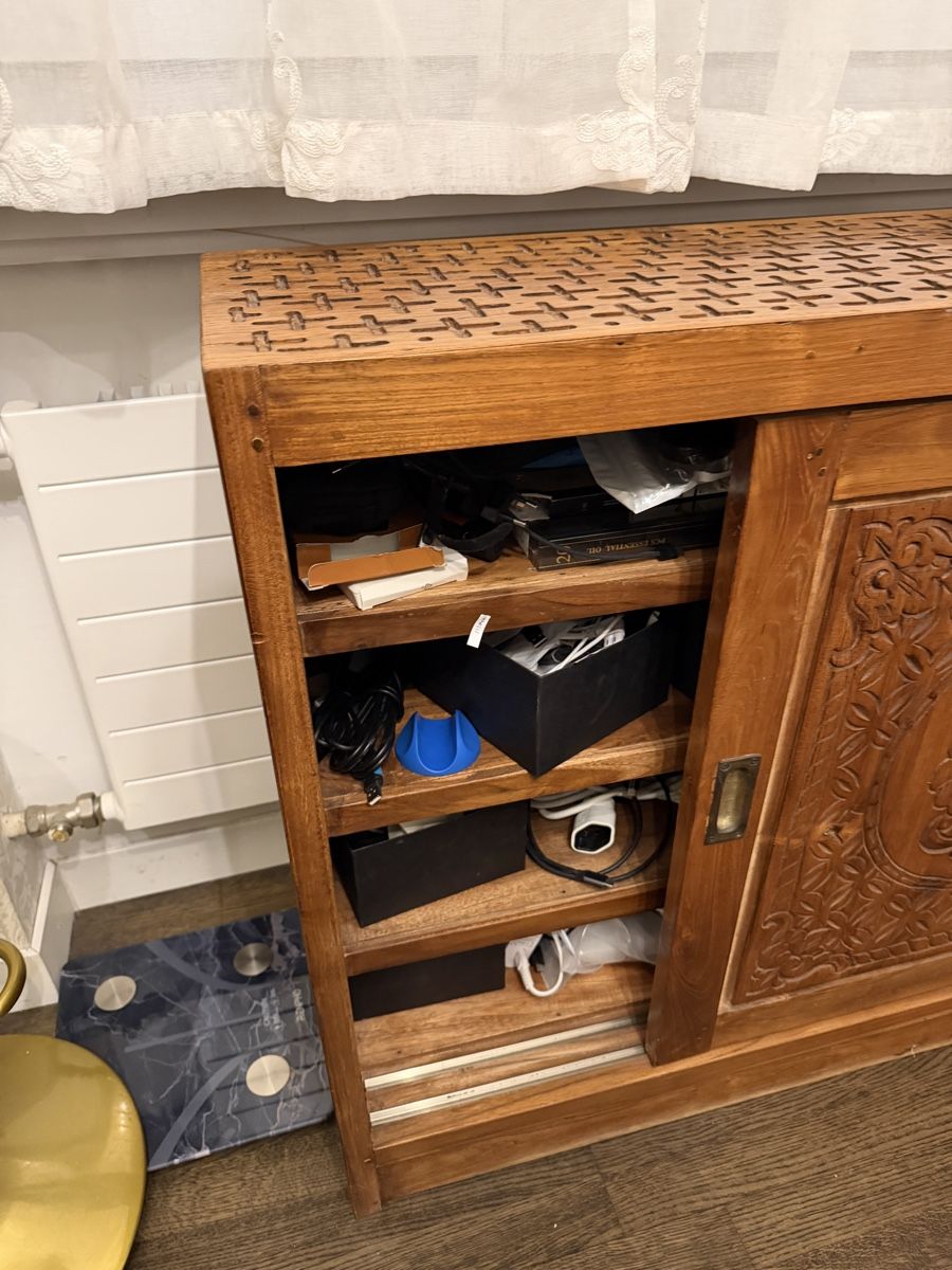 Kommoden: Holzkommode / Sideboard mit aufwendigen Schnitzereien – Gebraucht aus Strengelbach von KW. 6