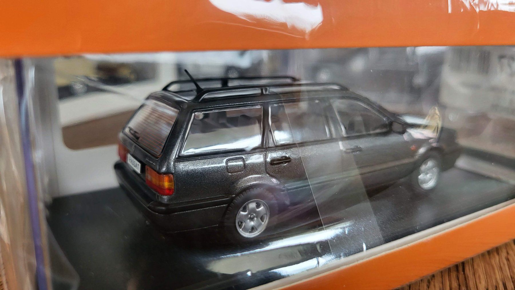 Modellini d'auto: VW Passat B4 Variant 1:43 PremiumX – Usato da Rothrist venduto da Juana5 2