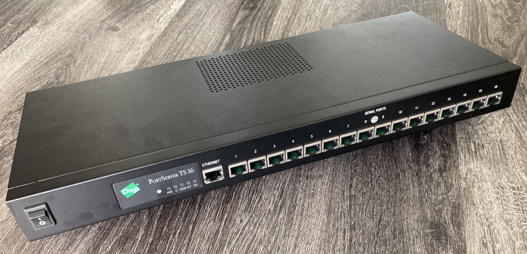 Serveurs: Digi  PortServer TS16 50000854-01 – D'occasion à La Plaine par sil4555