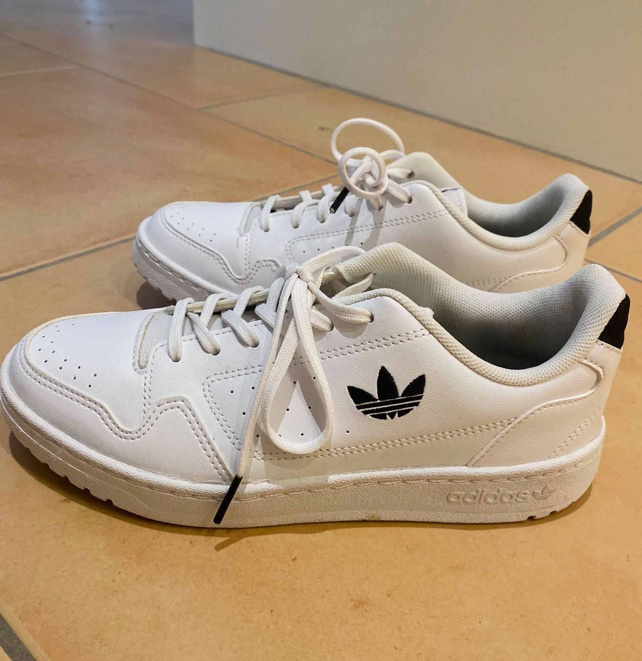 Adidas Chaussures femmes: Adidas, Grösse 36 2/3 – Neuf (Voir description) à Regensdorf par liv_rts6