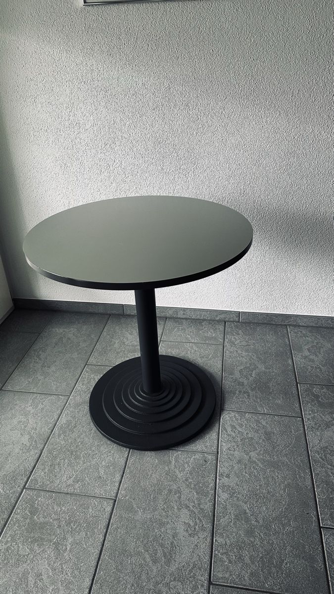 Tische: Bistrotisch – Gebraucht aus Zofingen von Submit