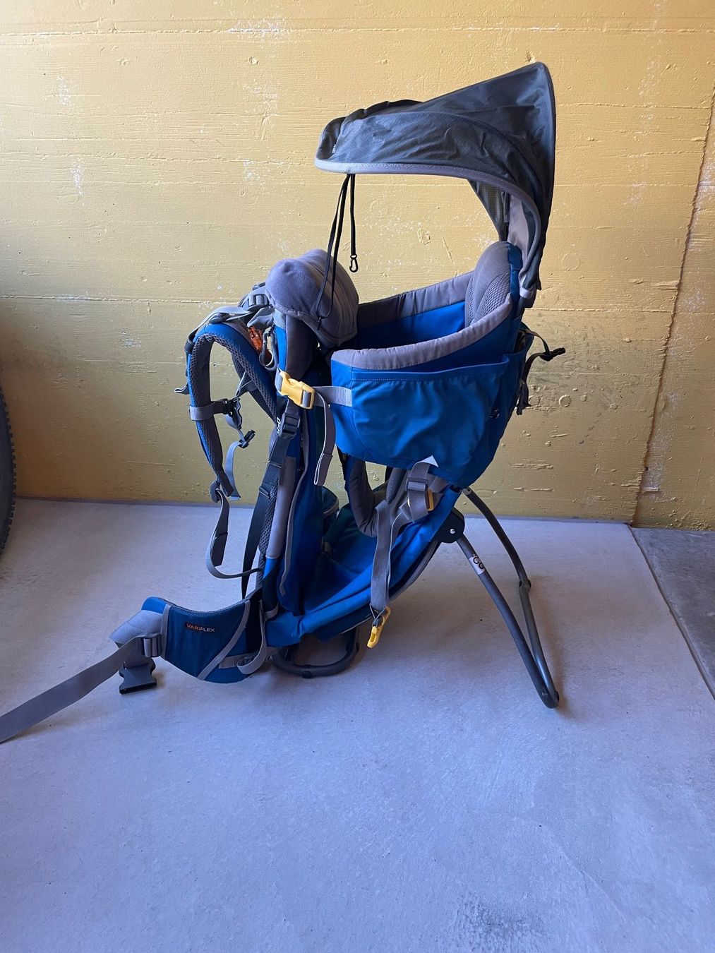 Deuter Bauch- & Rückentragen: Kinderkraxe Deuter blau – Gebraucht aus Zürich von Eis 2