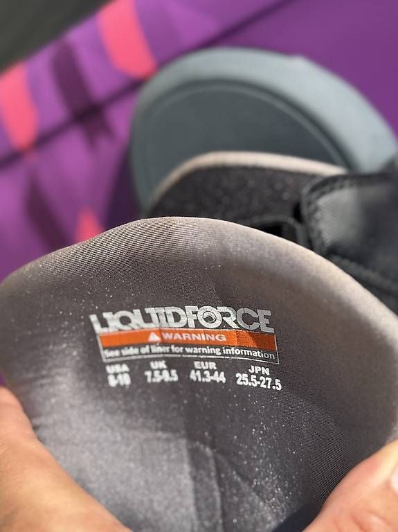Surfboards & Schwimmbrette: Wakeboard Liquid Force 136cm + Fixations Liquid Force – Gebraucht aus Fully von tho_ld9n 3