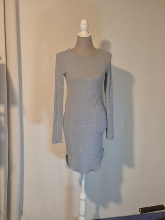 Kleid H&M grau gerippt Langarm Grösse 40 klein geschnitten 