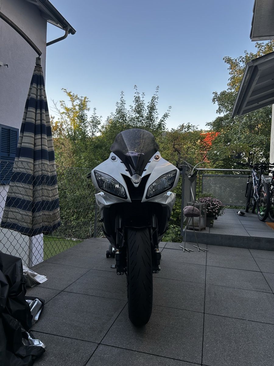 Accessori per altri veicoli: Yamaha R6 RJ11 mit MFK – Usato da Sissach venduto da Frecce3colori 2