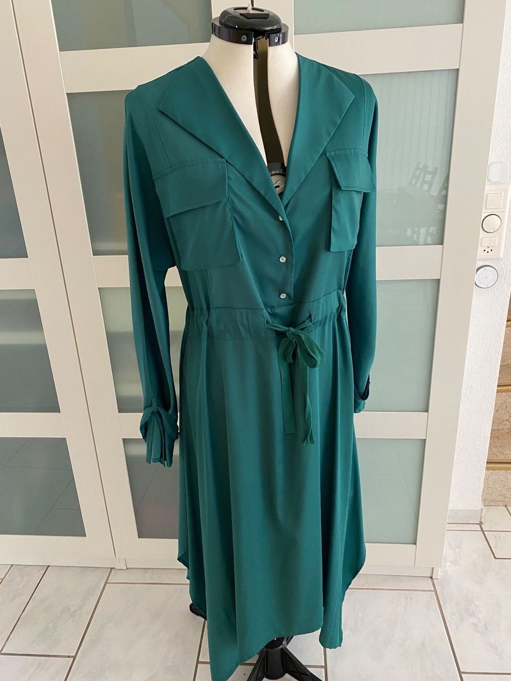 Vestiti: Satin- Kleid von Silvian Heach – Nuovo (secondo la descrizione) da Therwil venduto da Miss-Moneypenny67