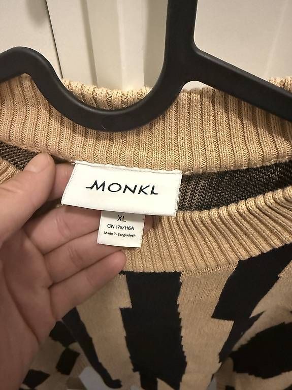 Monki Pullover & Sweatshirts: Monki Pullover XL – Gebraucht aus Waltenschwil von Qaeba 1