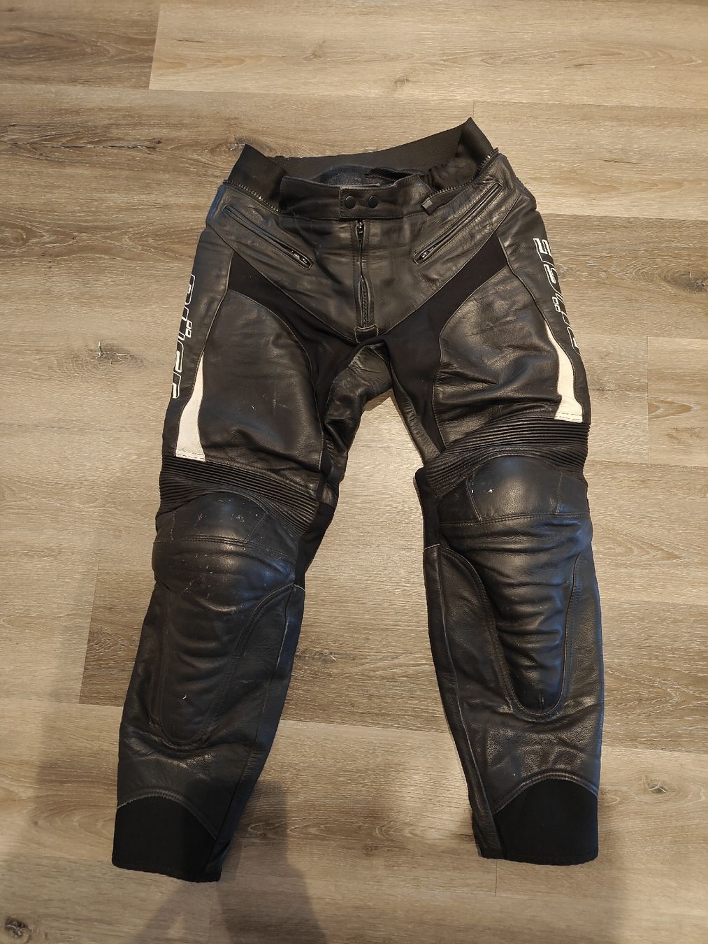 Pantaloni: Büse Motorradhose Herren L/52 – Usato da Pieterlen venduto da Saemelili