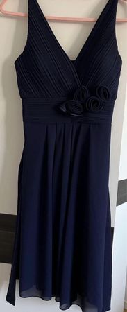 Robe de soirée bleu marine élégante et chic