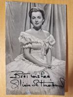 Olivia de Havilland, Original Autogramm auf Postkarte in s/w
