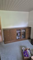 Vintage Holzschrank mit Glastüren, rustikal, viel Stauraum