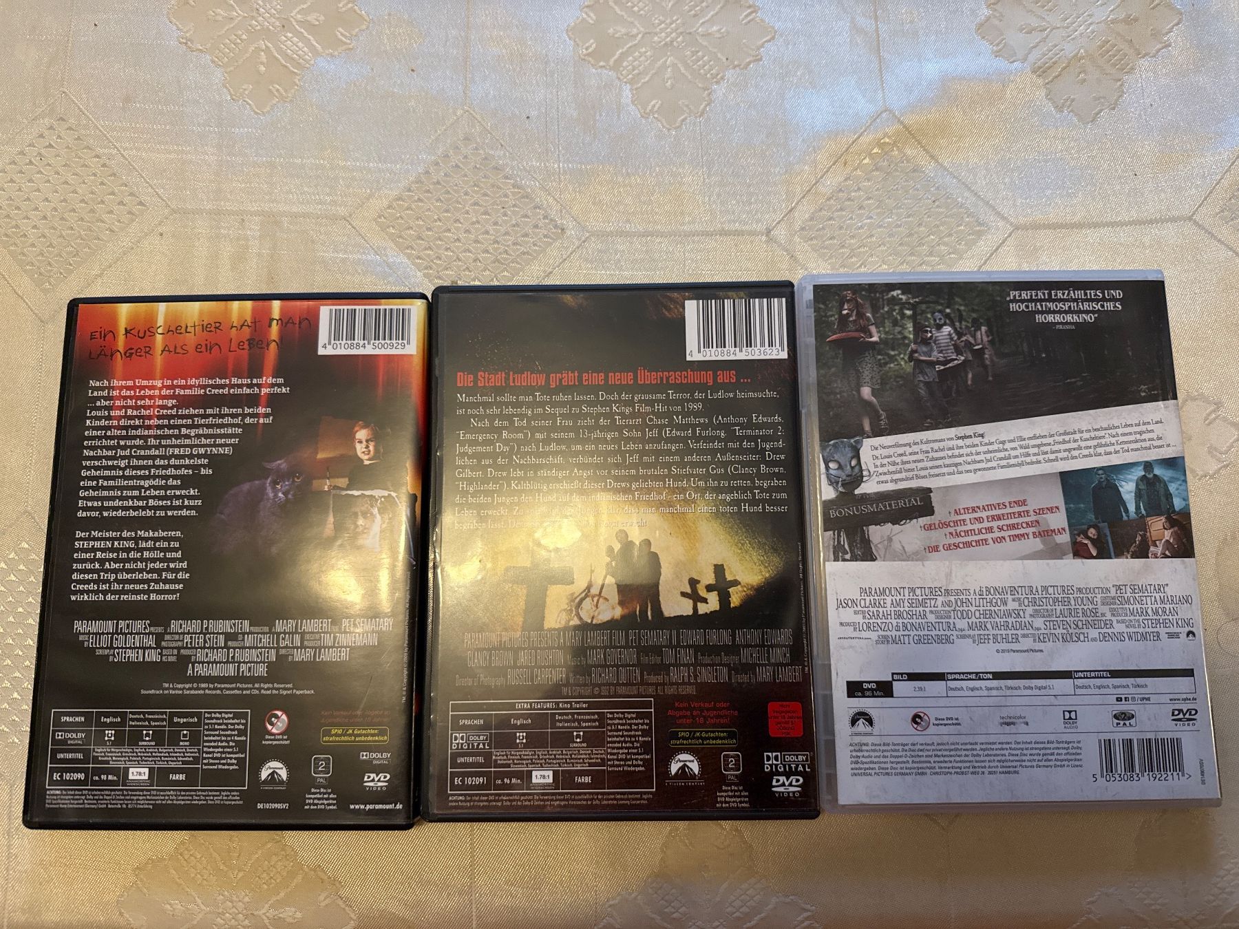 Tutti i DVDs: 3x Stephen Kings Friedhof der Kuscheltiere – Usato da Schaffhausen venduto da D-MAC 1