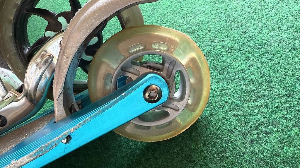 Kickboard: 2x Micro Scooter robust & leicht – Usato da Winterthur venduto da Benz320ce 2