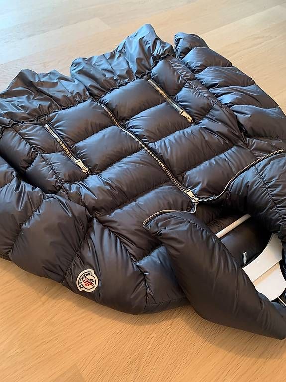 Giacche: Moncler Anet Daunenjacke – Usato da St. Gallen venduto da Sabrinaaa 2