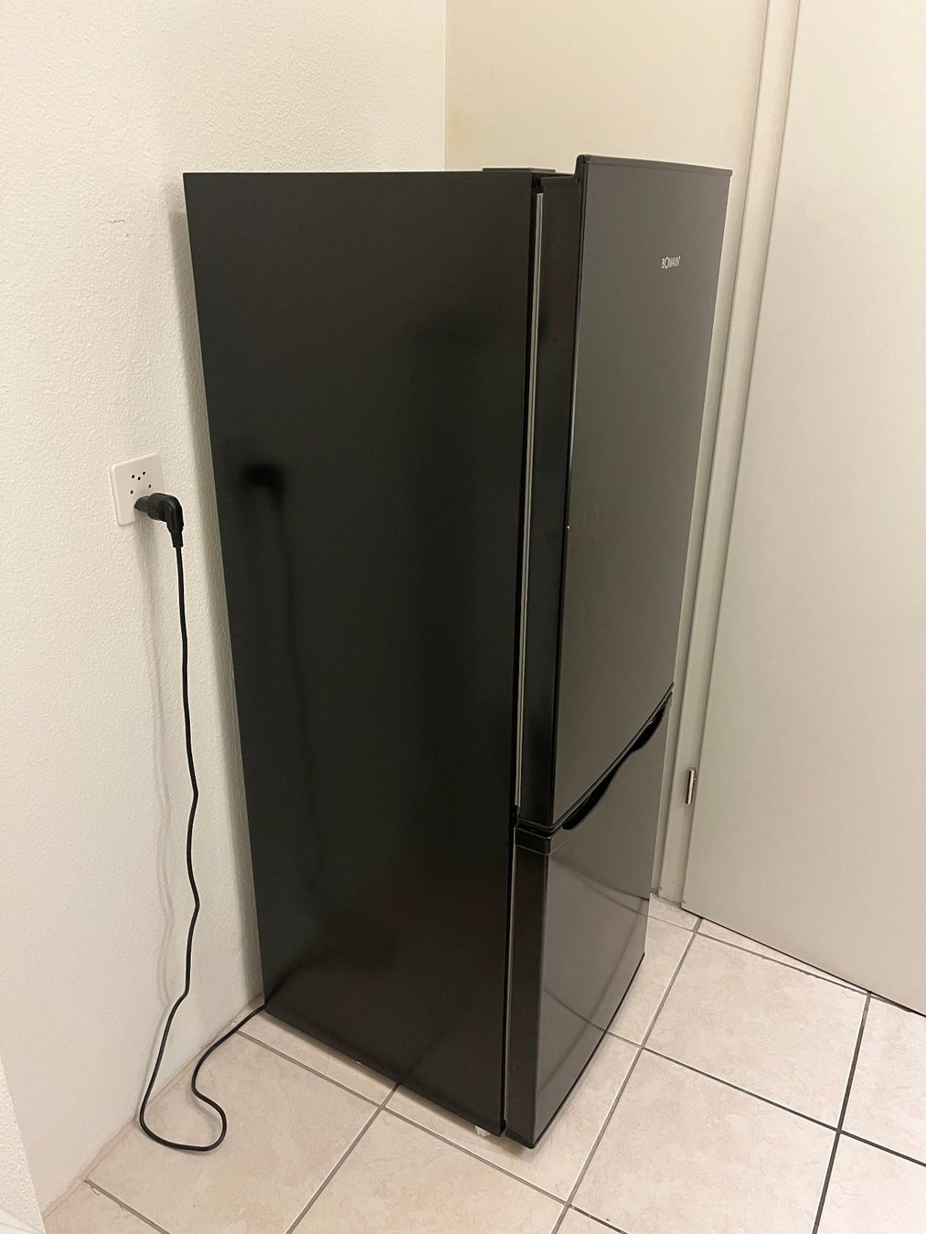 Frigoriferi: BOMANN Kühlschrank schwarz BCD-171B/HC4 – Usato da Basel venduto da Xani 1