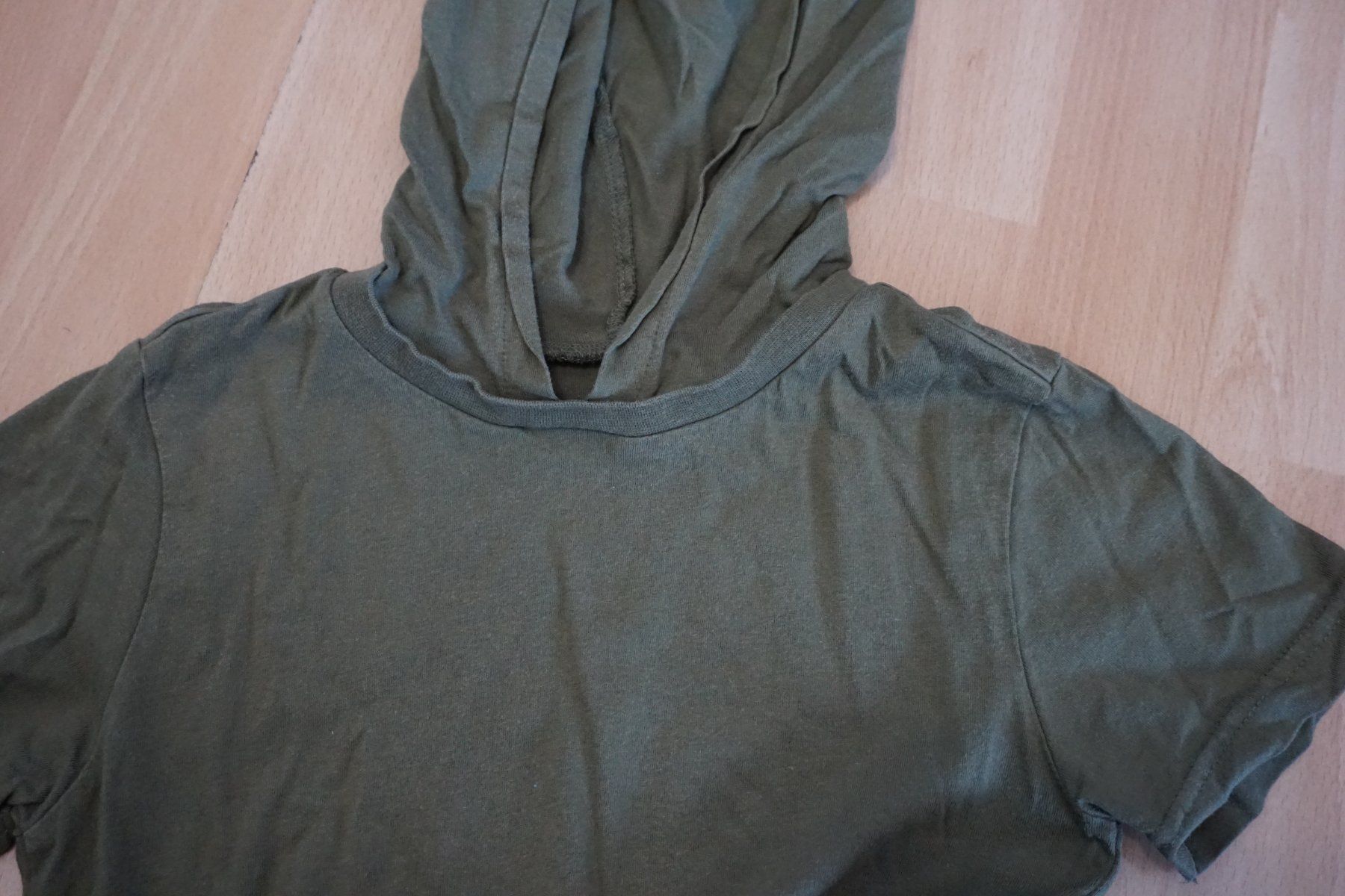 Camicie, T-shirt & Polo: T-Shirt mit Kapuze Gr.122/128 – Usato da Zürich venduto da einalemjena 2