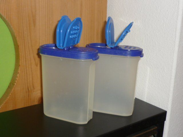 Tupperware Contenitori & Simili: TUPPERWARE 2 BEHÄLTER H. 11.5 CM. – Usato da St.Gallen venduto da Anso 1