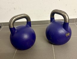 2 Kettlebell Gewichte blau gebraucht guter Zustand
