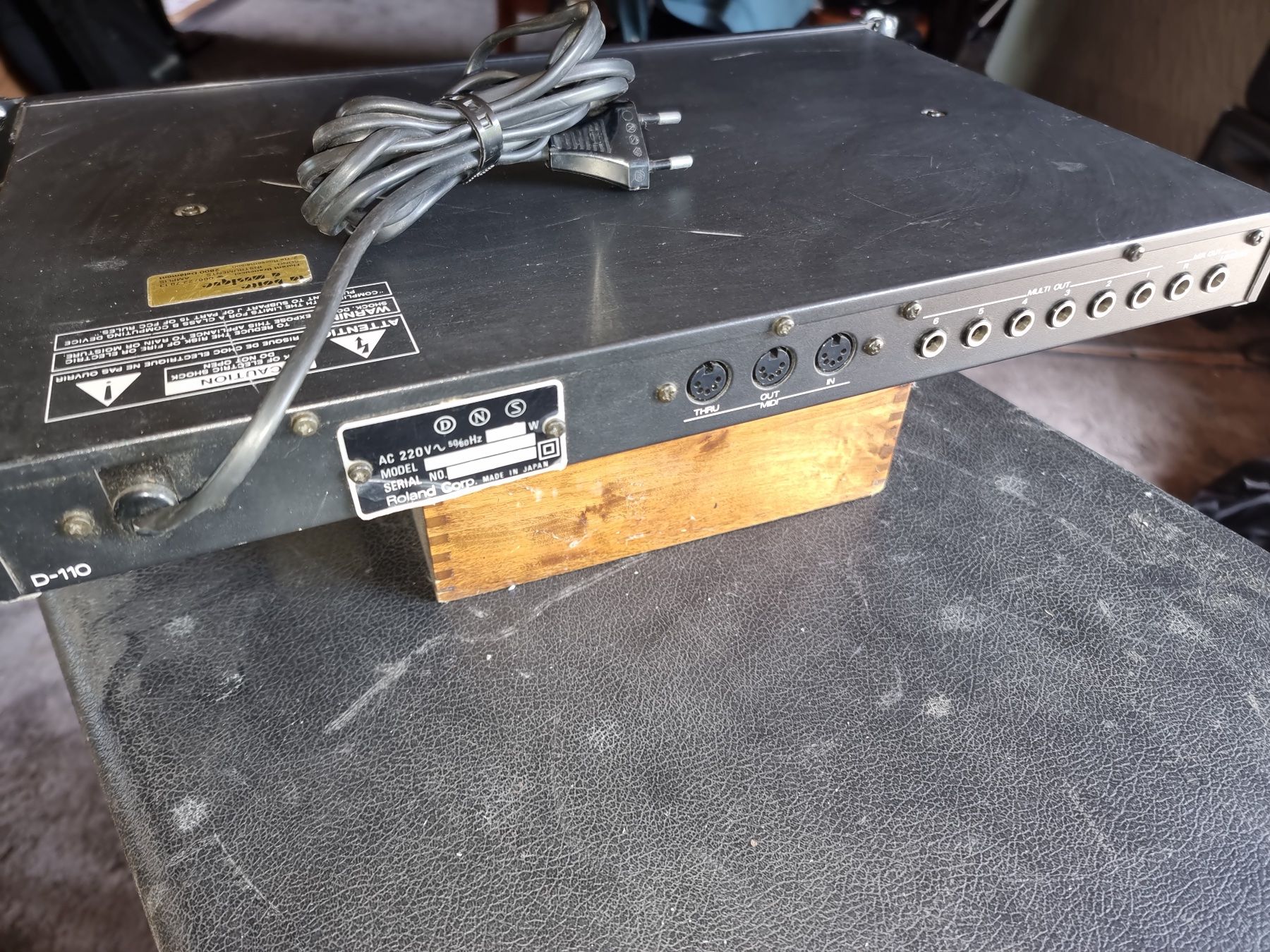 Roland Musikinstrumente: Rack processeur midi - ROLAND Multitimbral Sound Module – Gebraucht aus Courfaivre von  2