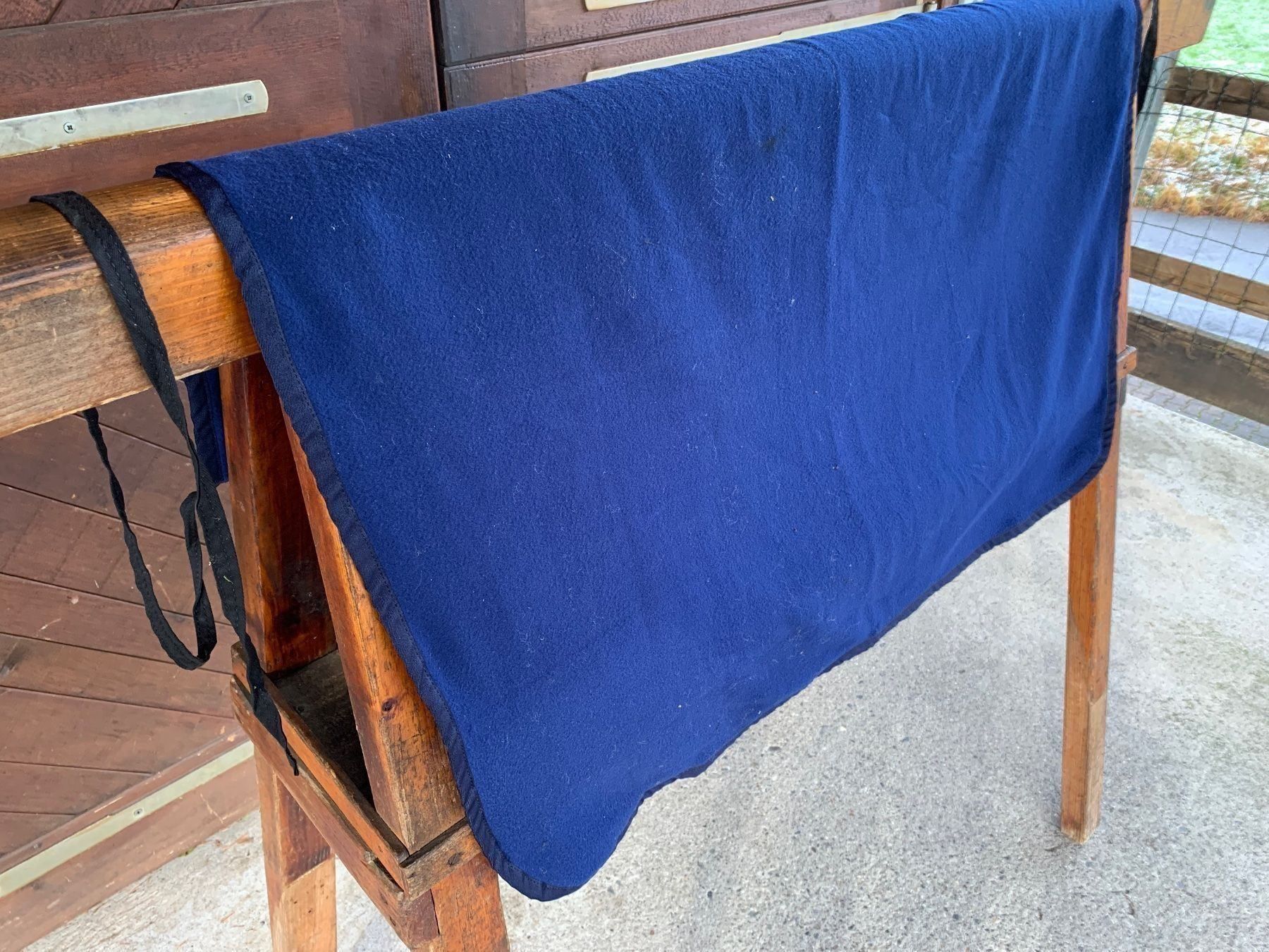 Carrozze: schöne dunkelblaue Bockdecke – Usato da Feldbach venduto da Olive1 7