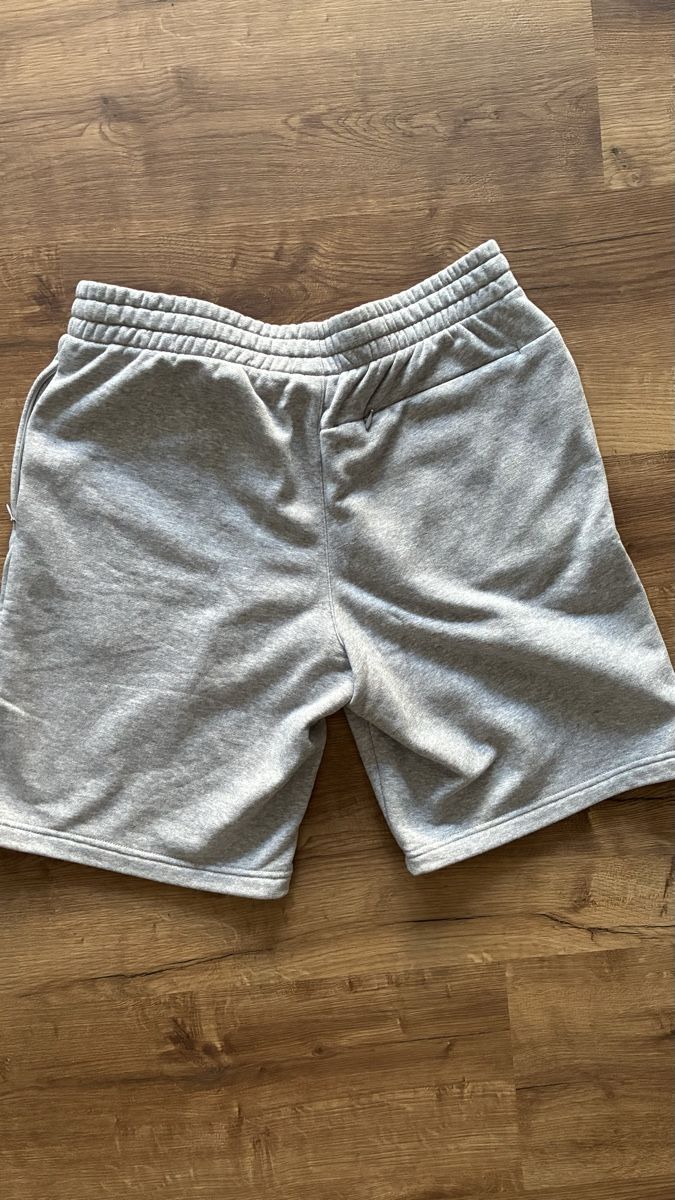 Adidas Pantaloni: Adidas Shorts – Nuovo (secondo la descrizione) da Staad SG venduto da Micho76 1