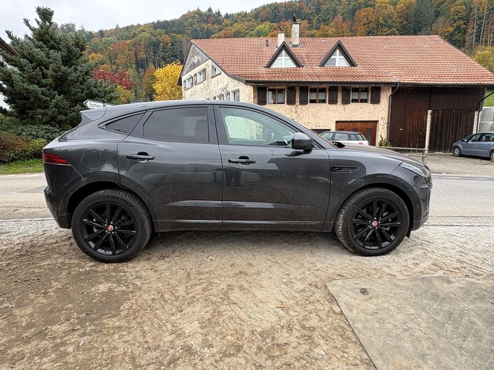 Jaguar Automobili: JAGUAR E-Pace 1.5 P300e R-Dynamic AWD SE – Usato da Ecublens FR venduto da Tombouktou 3
