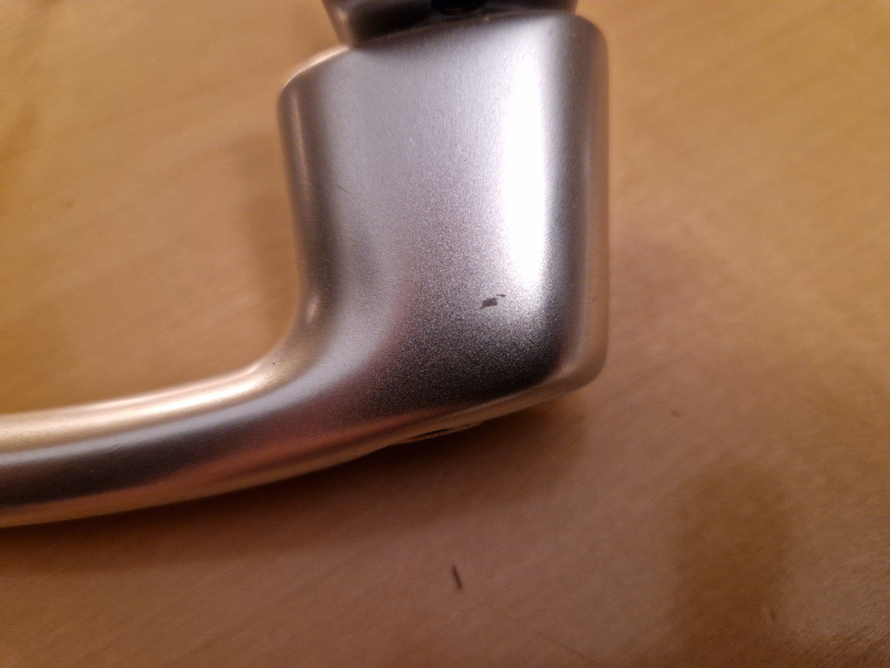 Ferramenta: 10 Fenstergriffe abschliessbar 7 x 32 mm – Usato da Bottmingen venduto da Siburi 2