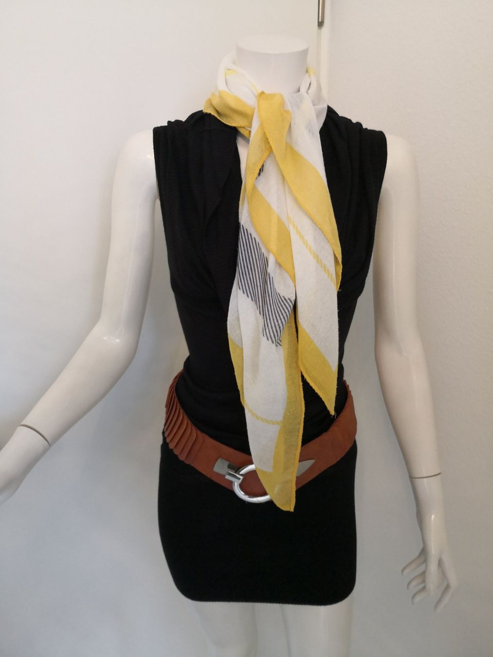 Opus Foulards, Tücher & Schals: 🤩OPUS SCHAL WEISS MIT MUSTER – Gebraucht aus Olten von Naja-Twins-Twins