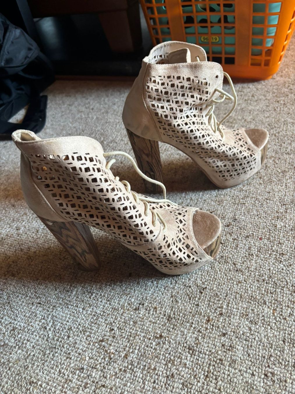 Scarpe da donna: Stiefeletten Beige Gr. 38 Top! – Usato da Hohentannen venduto da dav_2lj8 3