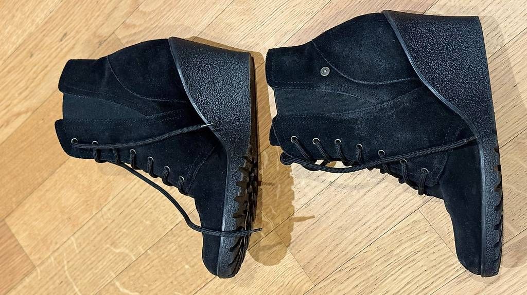 Chaussures femmes: Schwarze Damenstiefel Grösse 39 – D'occasion à Matten b. Interl par atc_p2hb 3