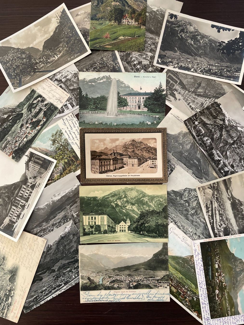 Cartoline postali: GLARUS Lot von 23 Ansichtskarten aus Glarus – Usato da Wald ZH venduto da TLILEF