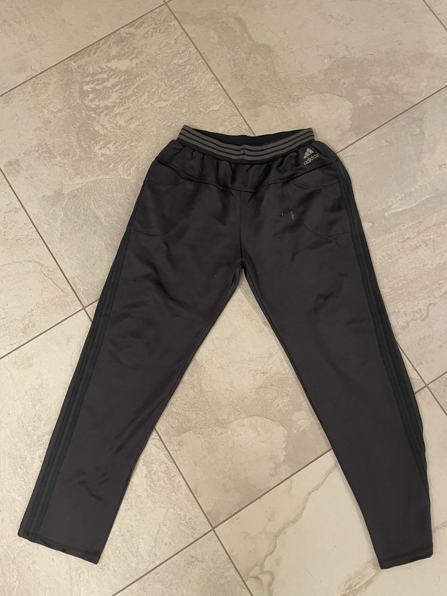 Adidas Pantaloni: Adidas Trainerhose – Usato da Murten venduto da val_bw5m 1