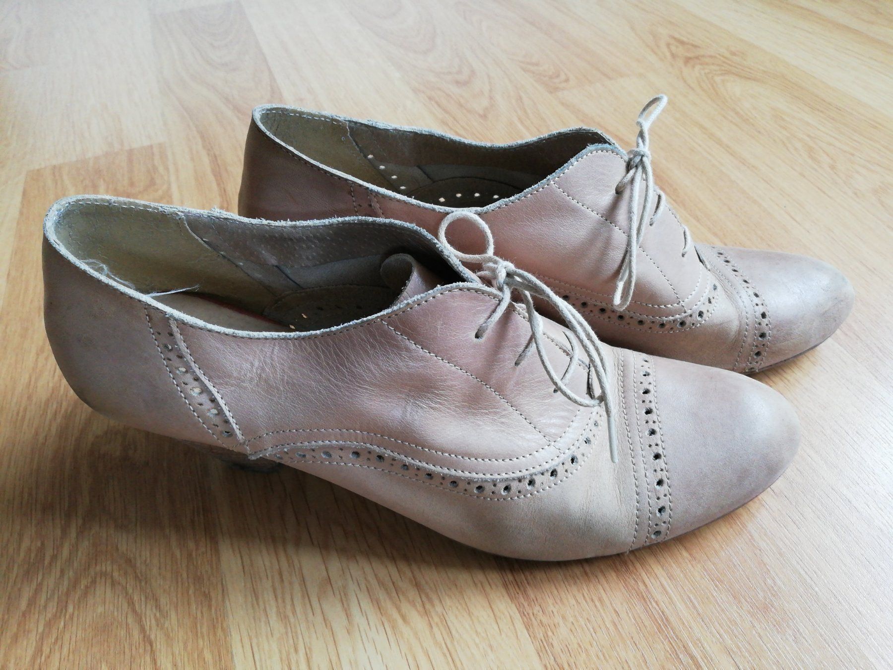 Chaussures femmes: Pumps Gr 40 – D'occasion à Büttikon AG par Amineah