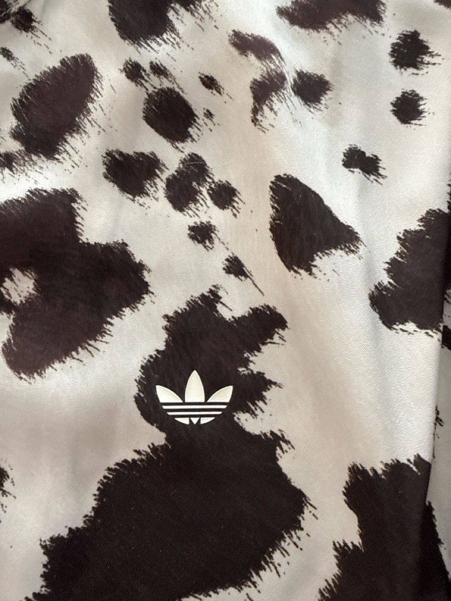 Adidas Vestes: Adidas Trainingsjacke Kuhmuster Grösse  S – Neuf (Voir description) à Gibswil par spongii 2
