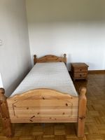 Holzbett mit Nachttisch guter Zustand