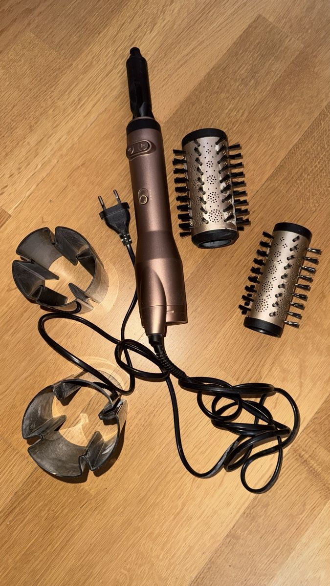 BaByliss Asciugacapelli: Babyliss Rotierbürste mit Aufsätzen – Usato da Gümligen venduto da morticiaaddams