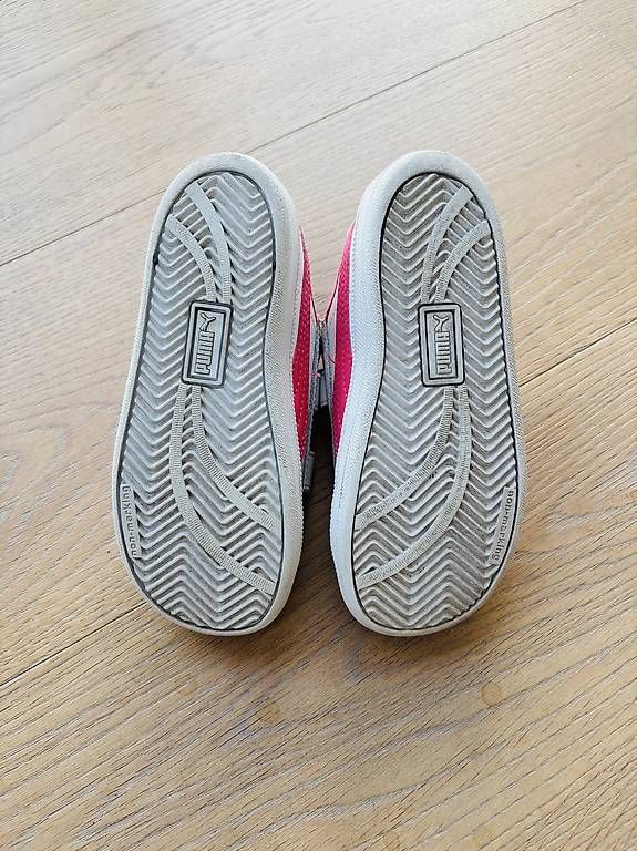 Puma Schuhe für Mädchen: Puma Turnschuhe Grösse 27 – Gebraucht aus Wiesendangen von newyork. 1
