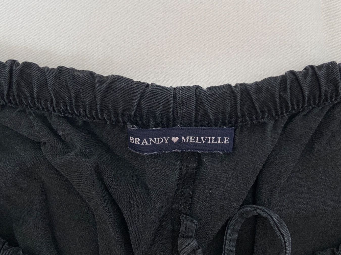 Brandy Melville Pantaloni: Schwarze Shorts von Brandy Melville, One Size – Usato da Zürich venduto da dedasiba 3