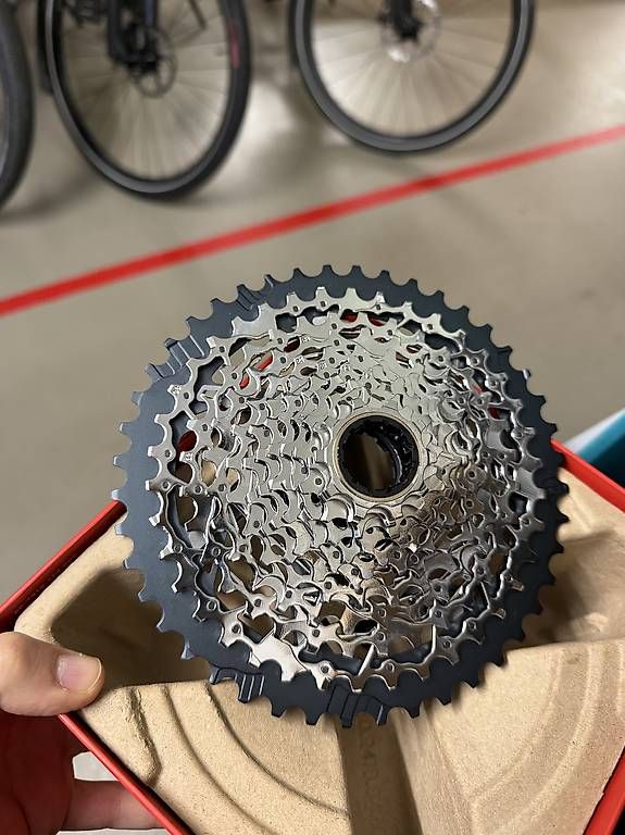 Pezzi di ricambio: SRAM kassette Force XPLR 10-44 – Usato da Zug venduto da welcomecycles