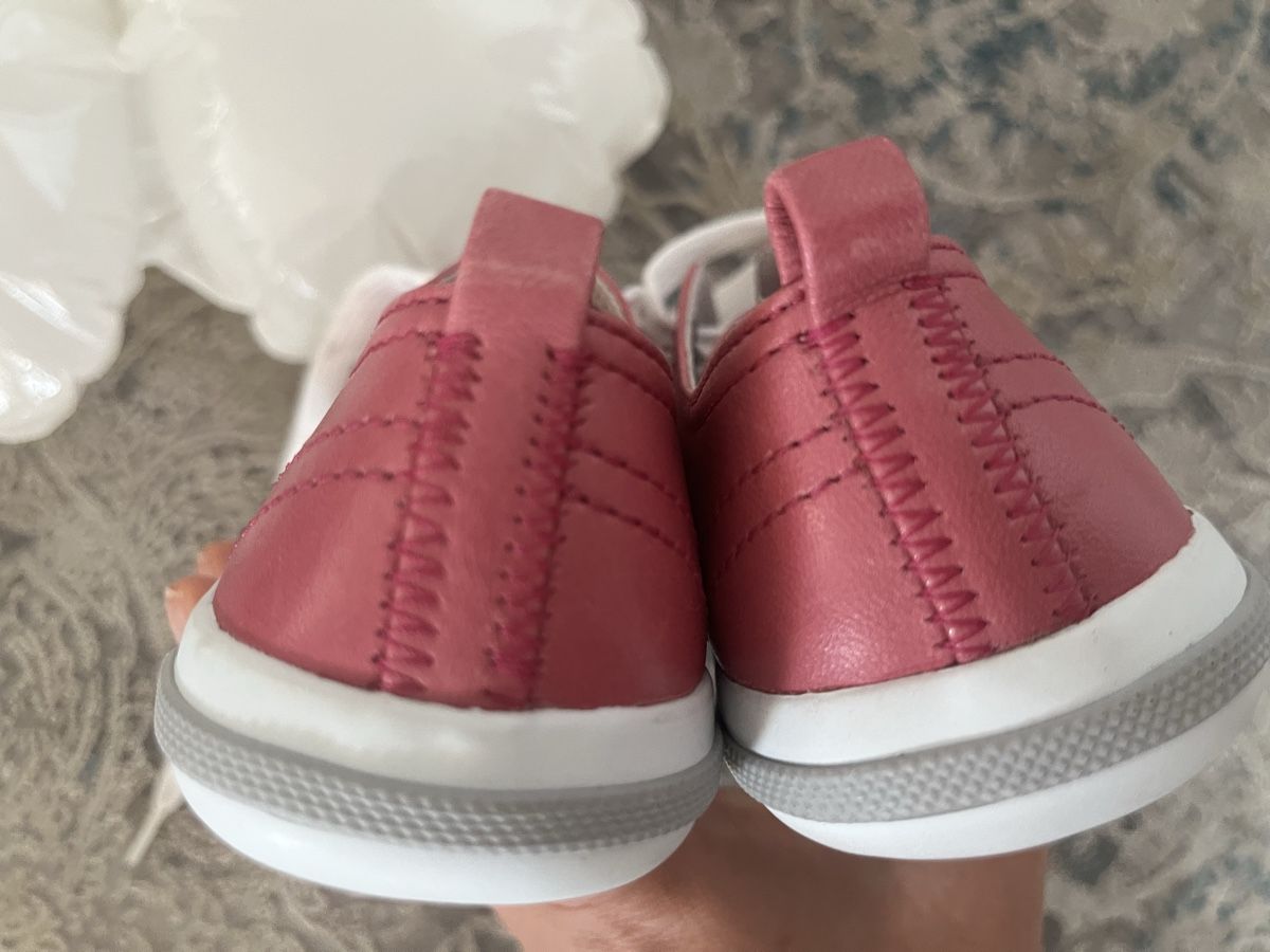 Prada Chaussures filles: Prada Sneaker Leder Gr.27 – D'occasion à Oberengstringen par Baby_Fashion 2