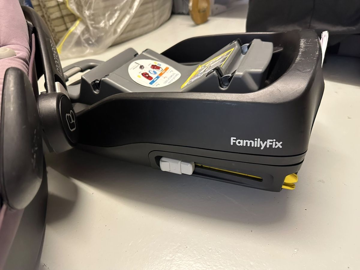 Seggiolini per auto: Maxi-Cosi Babyschale mit Isofix Station gebraucht – Usato da Langenthal venduto da aida_la3s 2
