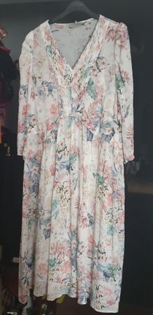 Uta Raasch Traumkleid mit Vlumen Gr. 44