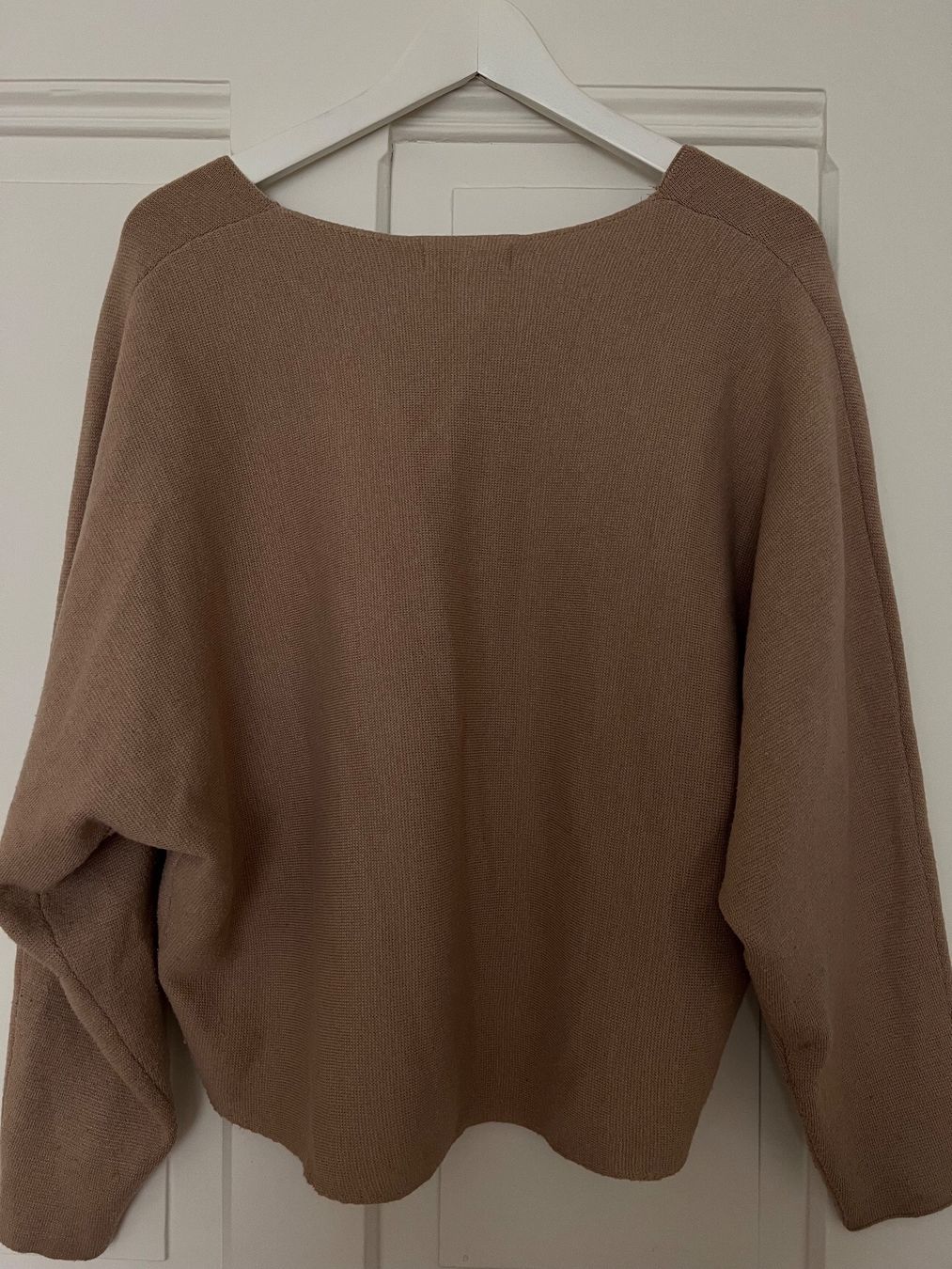 H&M Pulls & Sweat-shirts: Pullover mit V-Ausschnitt, Helbraun-Beige, H&M – D'occasion à Luzern par Soeuv 3
